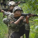 Les dirigeants ukrainiens ne cessent de dire que les combats sont rudes, mais que les premiers résultats sont là et qu'il leur faut plus d'armements, notamment des missiles de longue portée pour ravager les arrières russes et reconquérir plus de t...